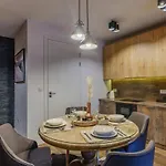 Apartamento Apartamenty Pod Giewontem GAWRA - piękny apartament z tarasem, sauną i jacuzzi w cenie pobytu - 5 min pieszo do Krupówek *