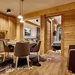 Apartamenty Pod Giewontem GAWRA - piękny apartament z tarasem, sauną i jacuzzi w cenie pobytu - 5 min pieszo do Krupówek Apartamento Zakopane