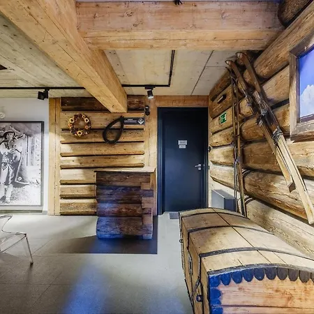 Apartment Pod Giewontem Gawra: Luxury With Terrace, Sauna & Jacuzzi Near Krupówki Zakopane