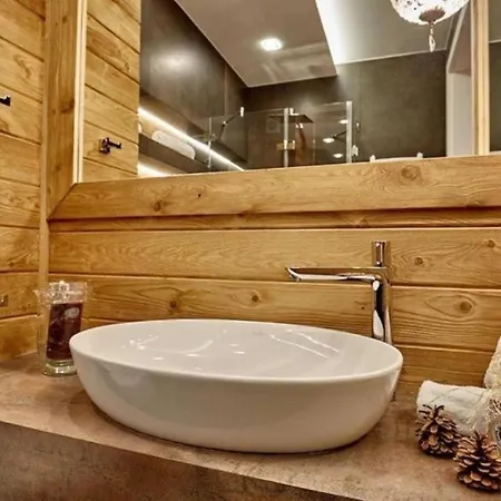 Pod Giewontem Gawra: Luxury With Terrace, Sauna & Jacuzzi Near Krupówki Zakopane
